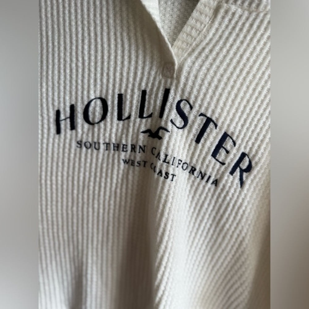 Hollister White Textured Hoodie Size XL – Southern California West Coast Logo